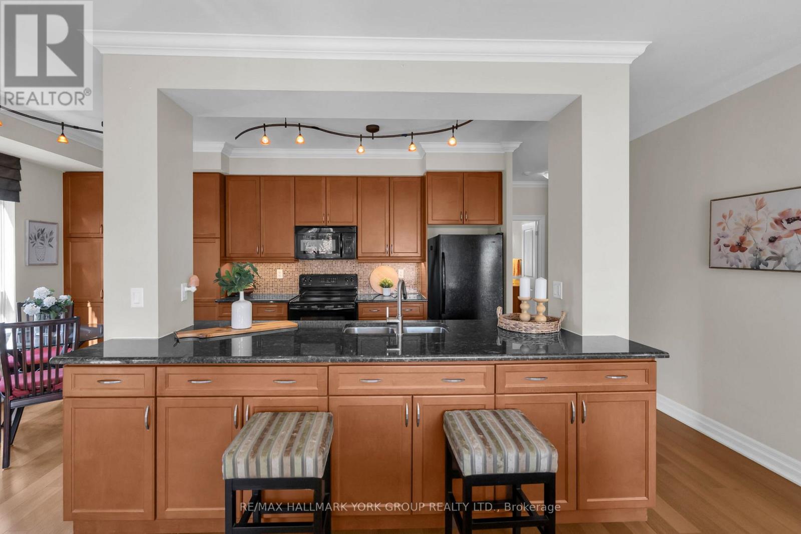 212- 180 John West Way, Aurora, ON photo 23