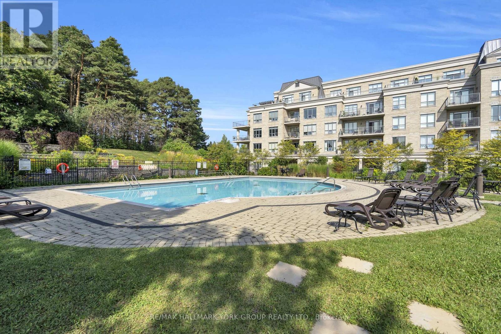 212- 180 John West Way, Aurora, ON photo 5