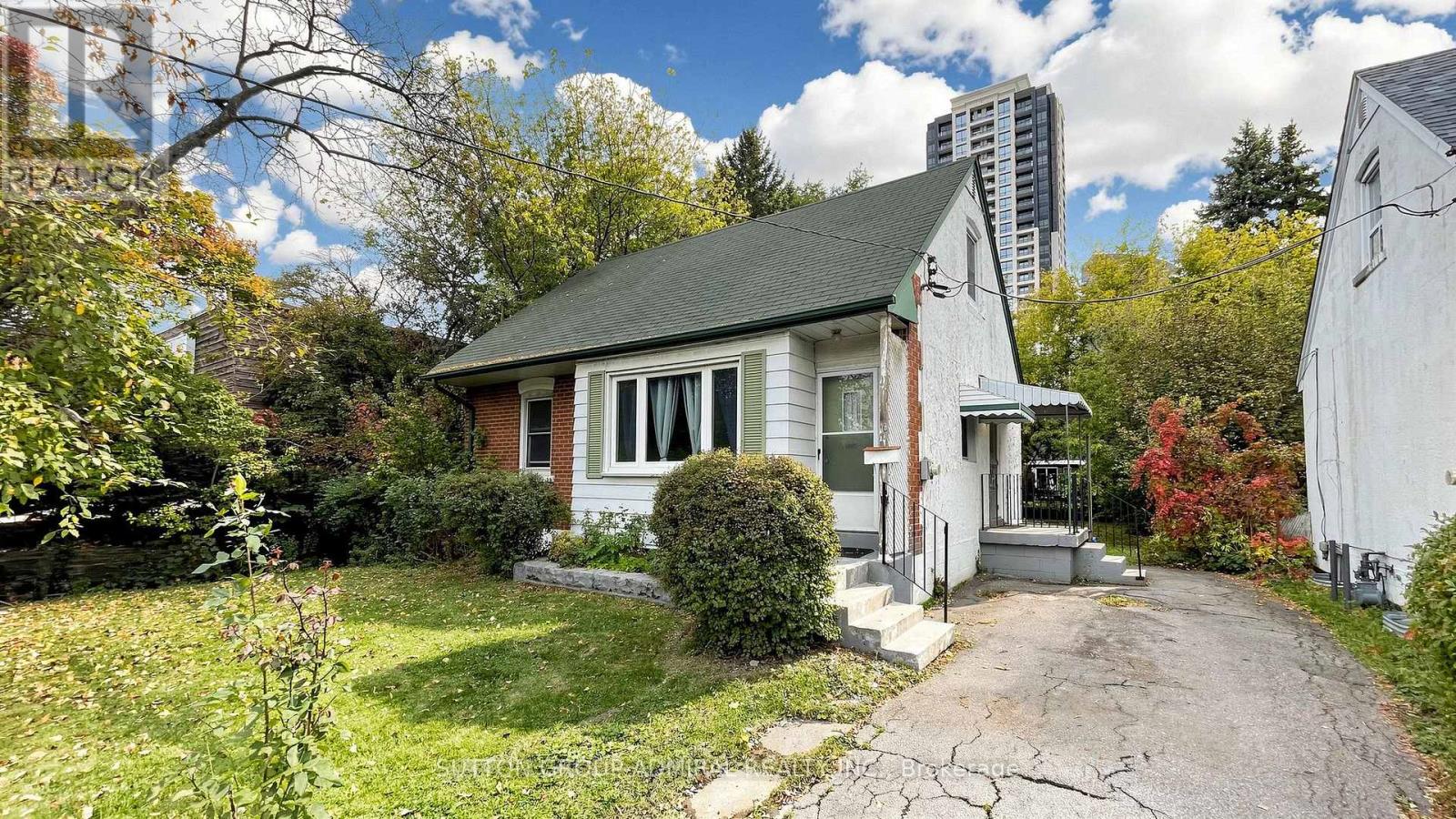 10 Highland Park Boulevard, Markham, ON photo 5