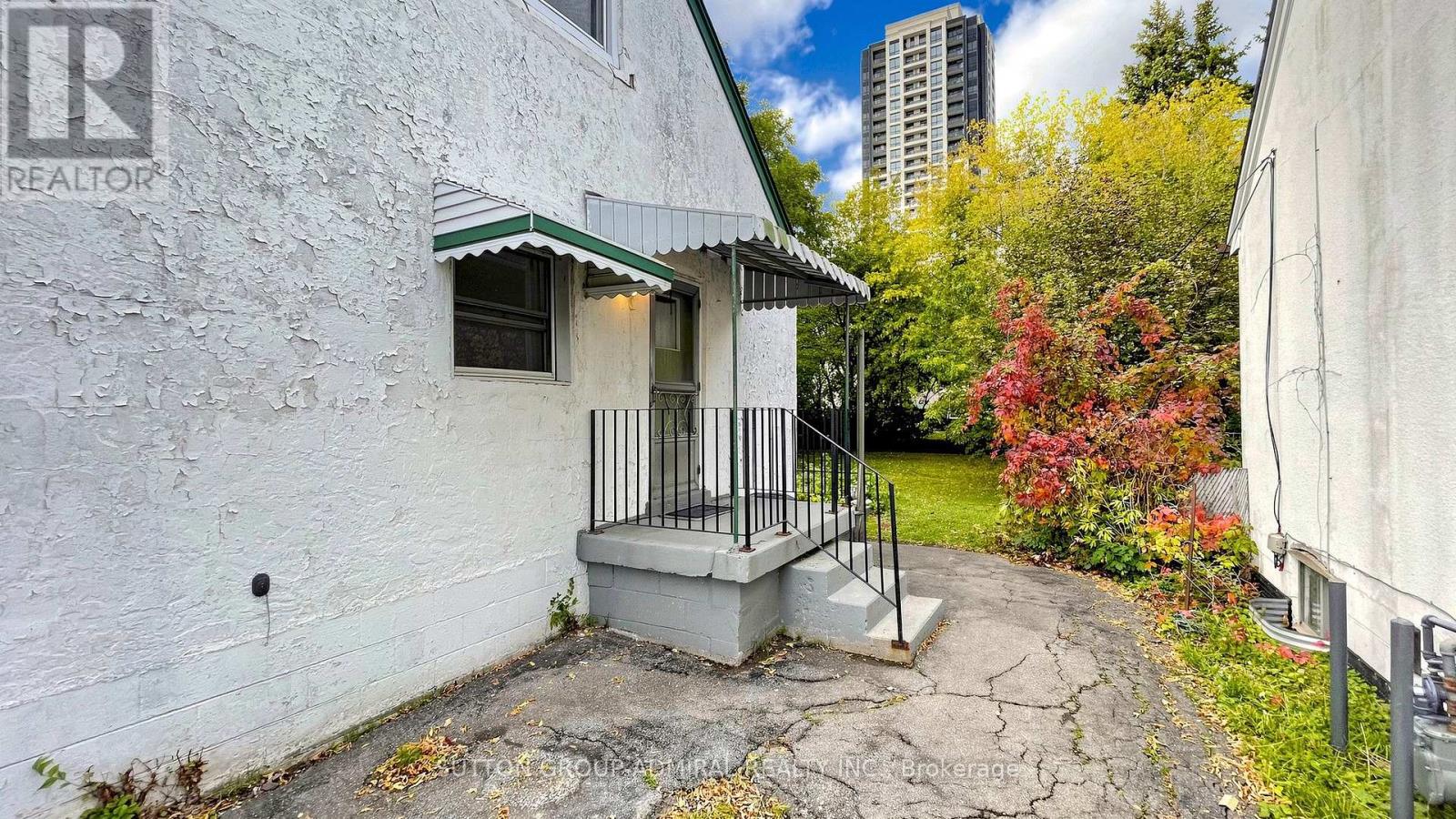 10 Highland Park Boulevard, Markham, ON photo 7