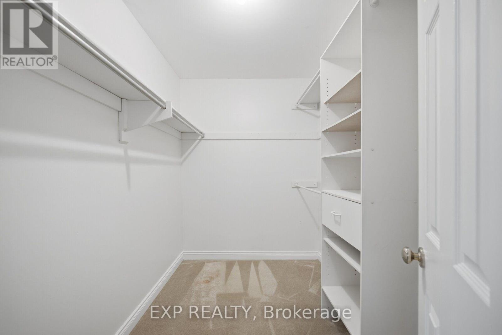 20 Devlin Place, Aurora, ON photo 18