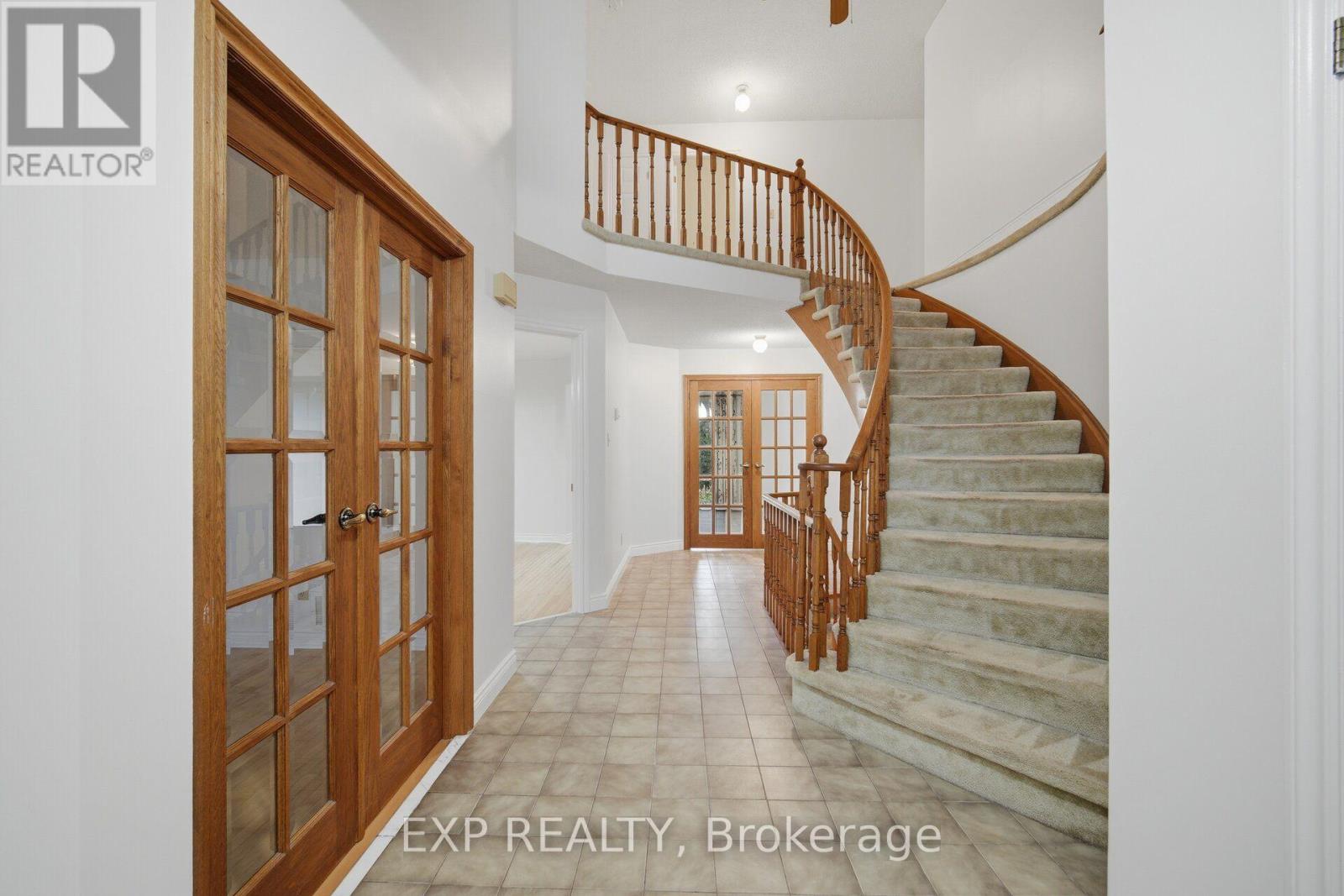 20 Devlin Place, Aurora, ON photo 4