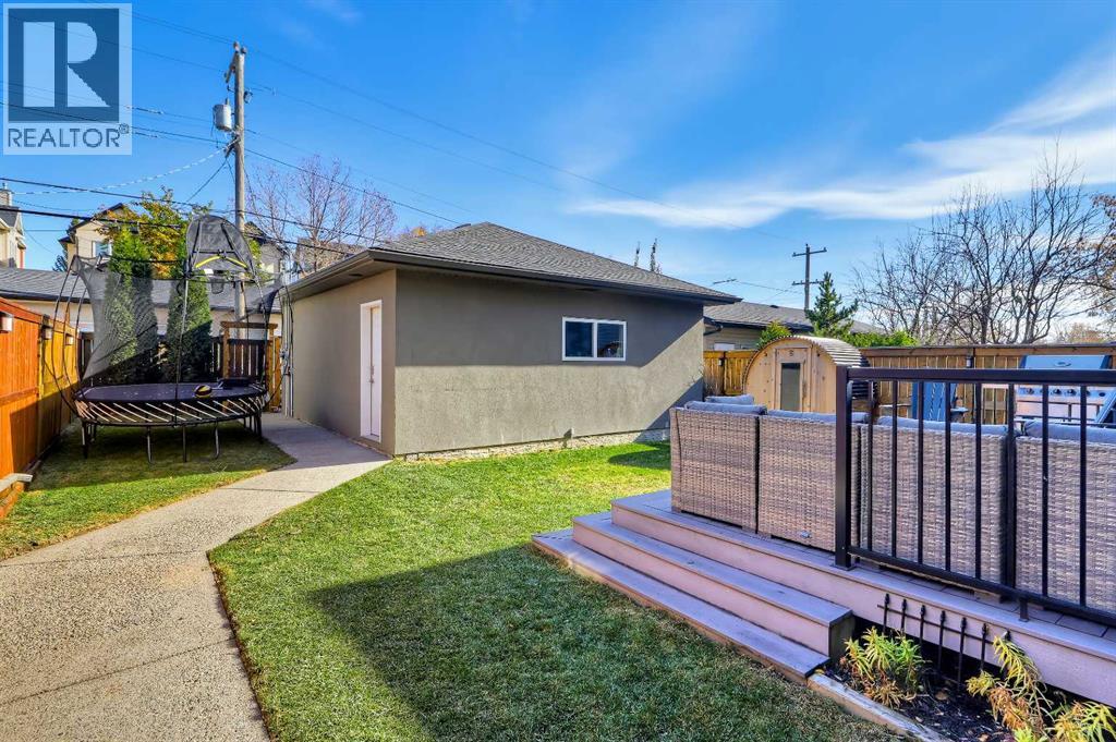 2030 25 Street SW photo 38