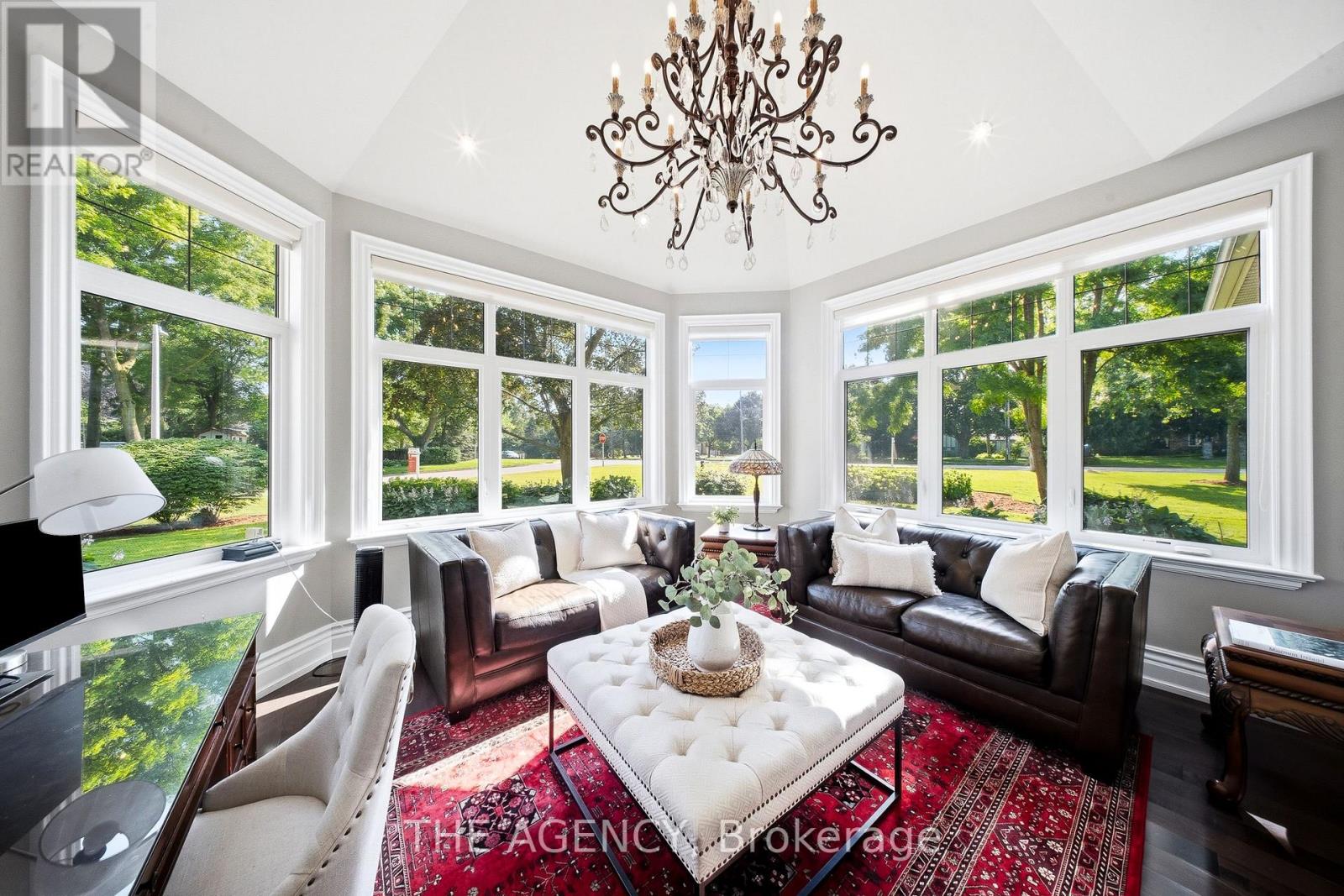 1098 Lakeshore Road West, Oakville, ON photo 18