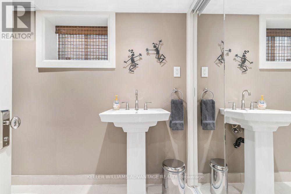 8 Wilgar Road, Toronto, ON photo 43