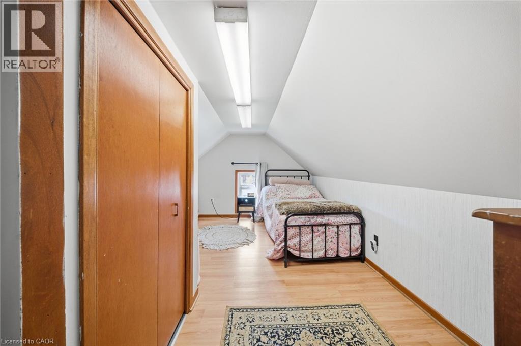 424 MAIN Street E - 23