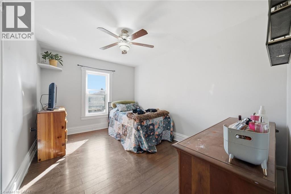 424 MAIN Street E - 22