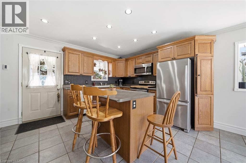 424 MAIN Street E - 10