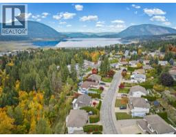 4pc Bathroom - 251 17 Street Se, Salmon Arm, BC V1E1R7 Photo 9