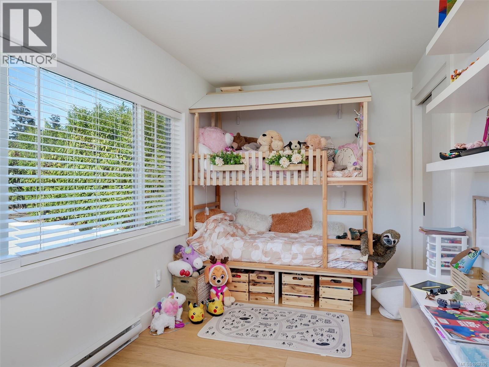 7949 East Saanich Rd - 16