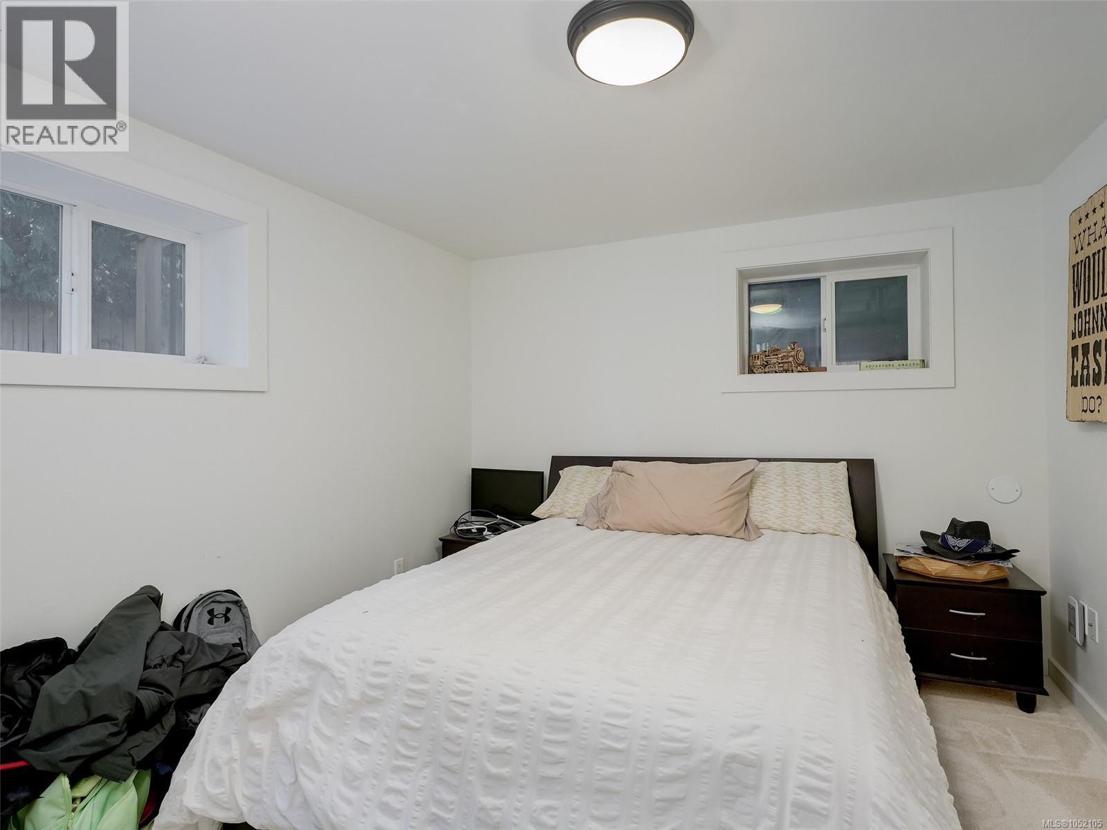 7949 East Saanich Rd - 22