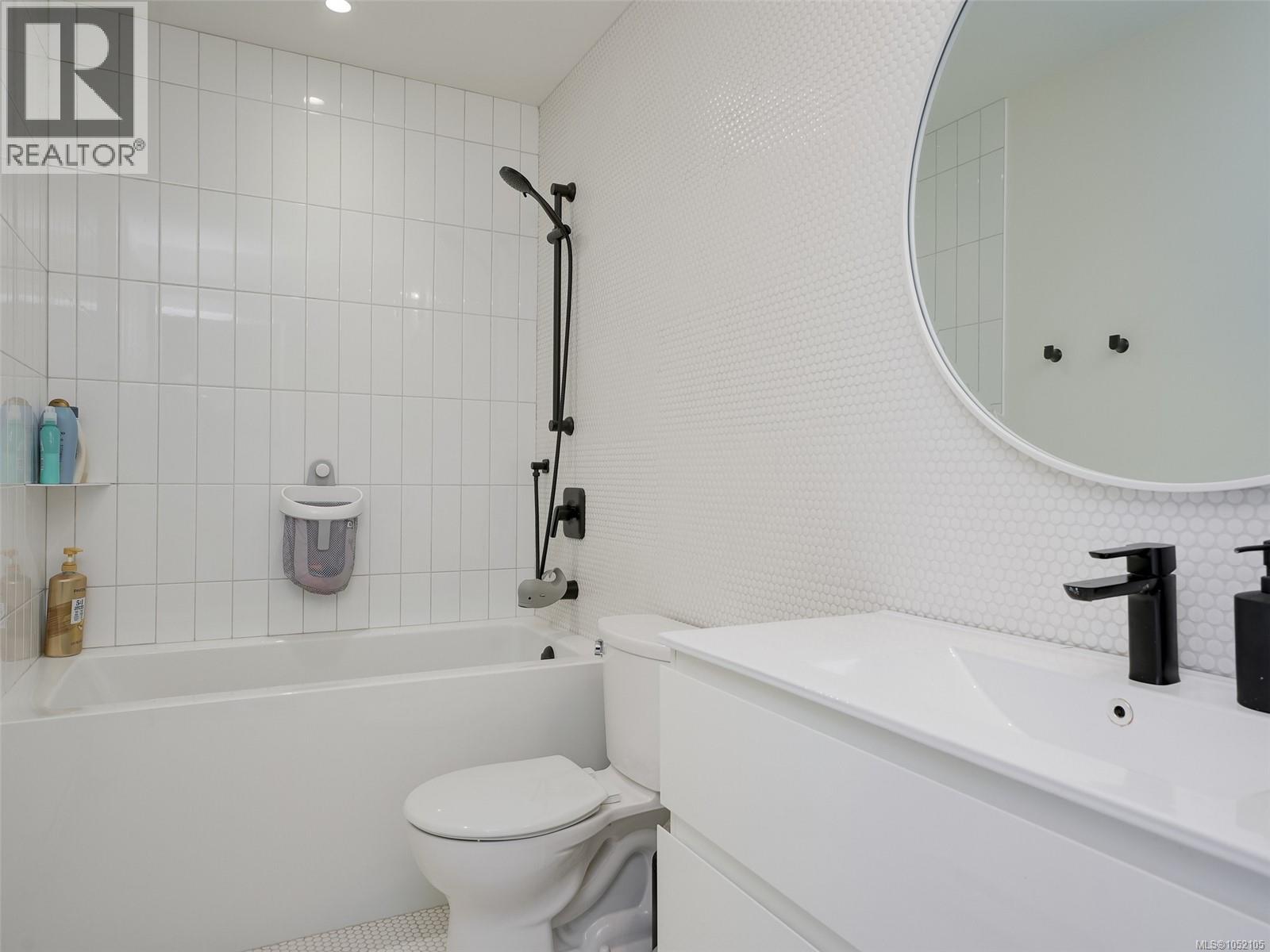 7949 East Saanich Rd - 15