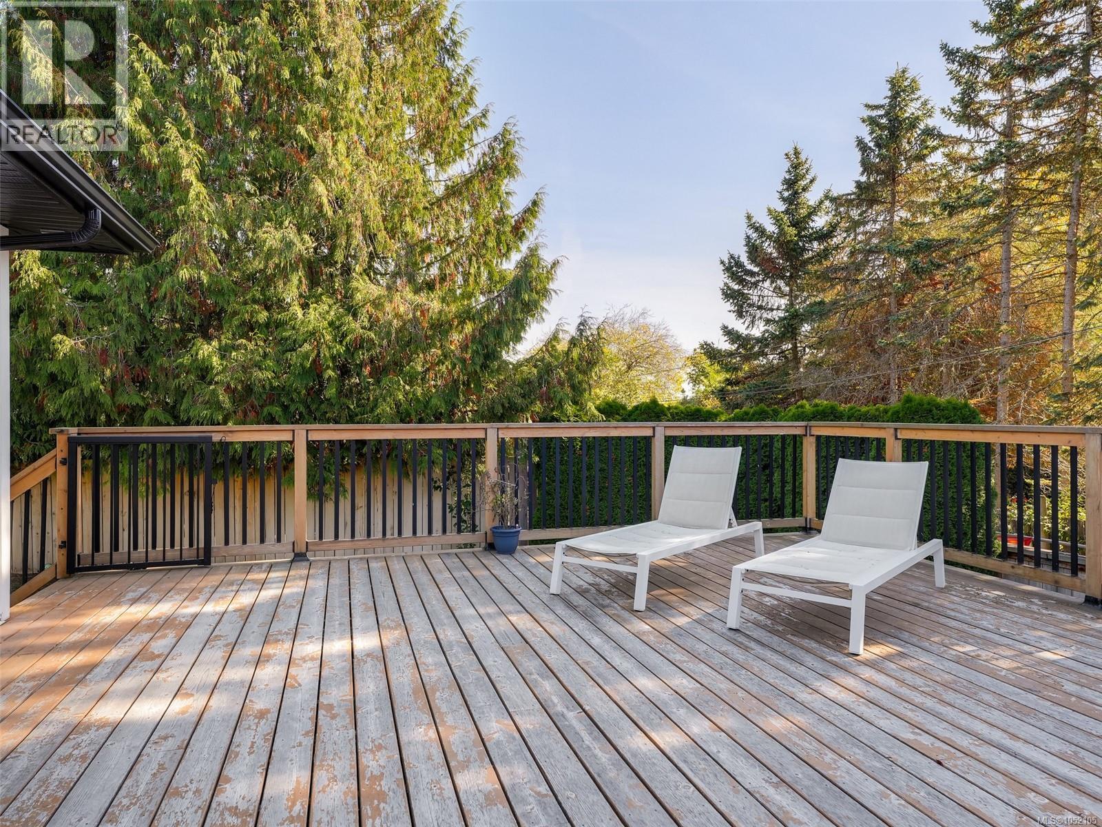 7949 East Saanich Rd - 18