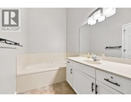 4 Douglasview Park Se, Calgary, AB T2Z2E9 Photo 16