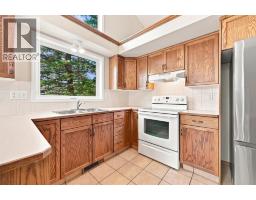 4pc Bathroom - 4 Douglasview Park Se, Calgary, AB T2Z2E9 Photo 6