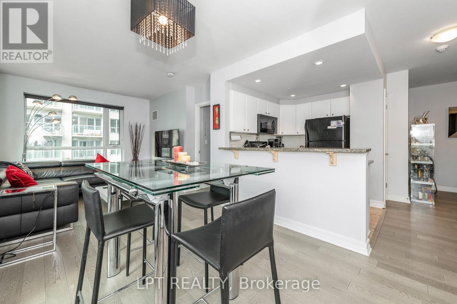 Condos for Sale in Ottawa – 305 – 200 BESSERER STREET, Ottawa – By Peter Sagos - Image 13