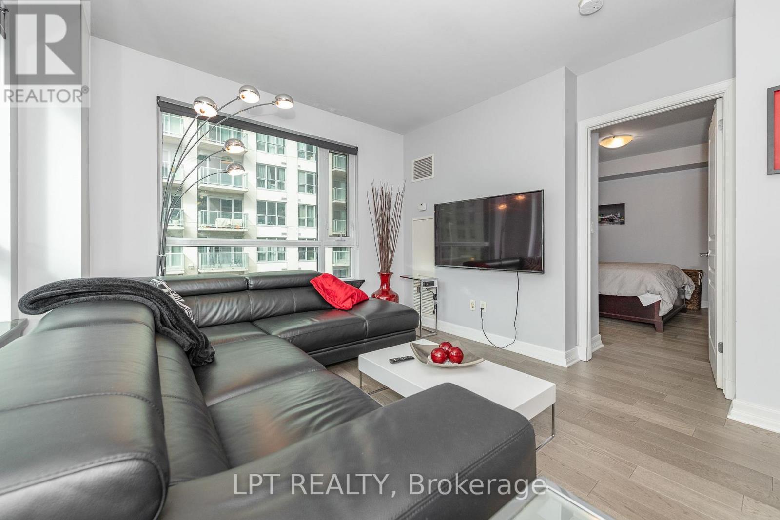Condos for Sale in Ottawa – 305 – 200 BESSERER STREET, Ottawa – By Peter Sagos - Image 17