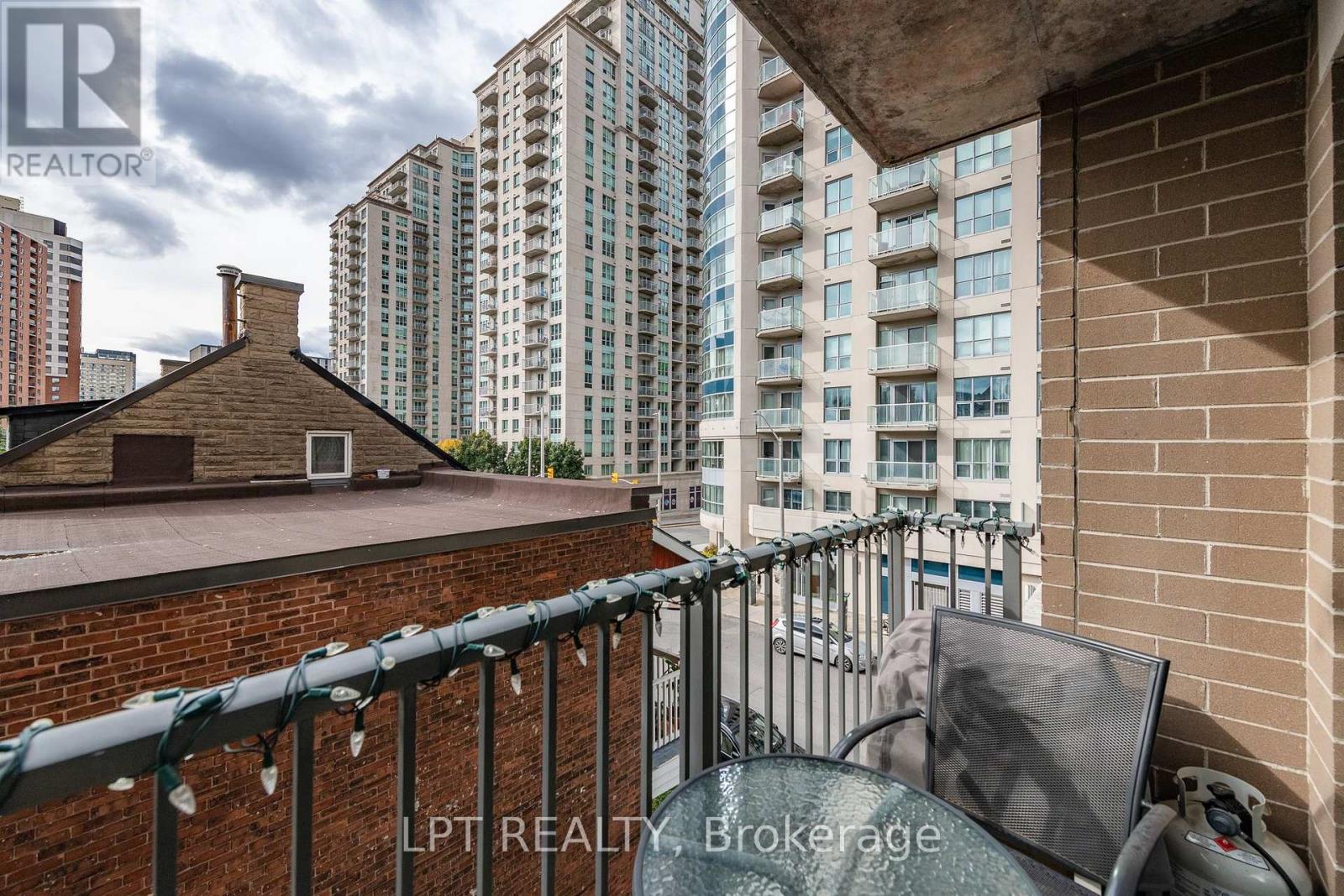 Condos for Sale in Ottawa – 305 – 200 BESSERER STREET, Ottawa – By Peter Sagos - Image 28