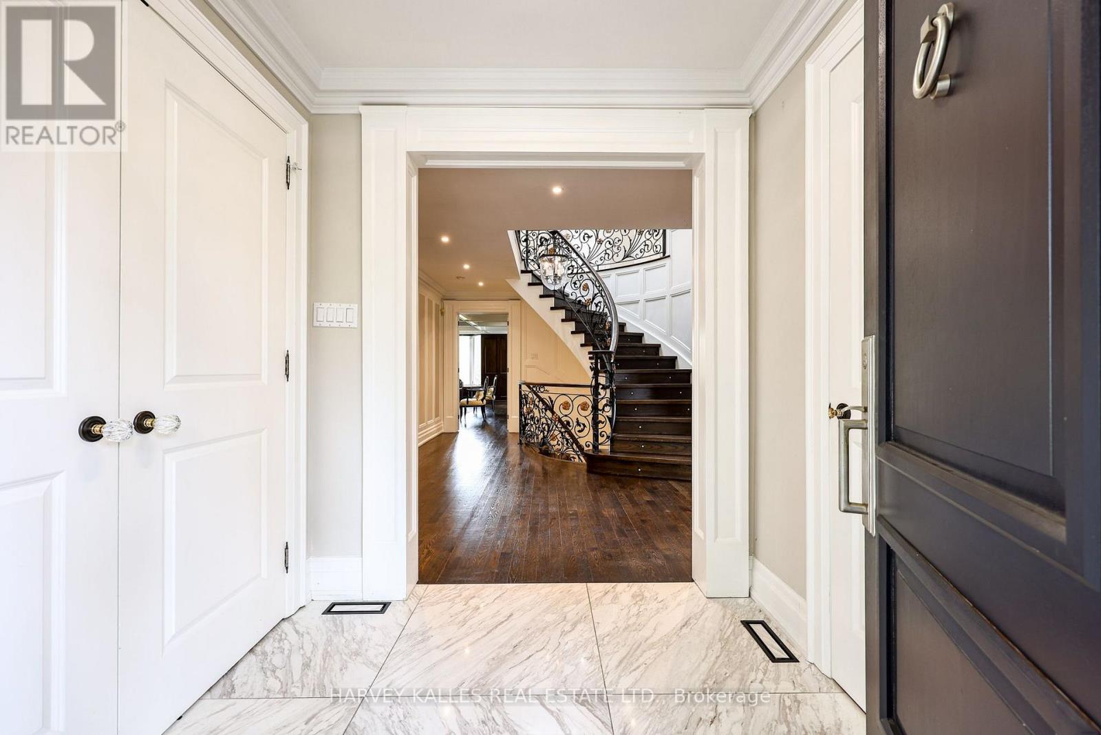 6 Penwood Crescent, Toronto, ON photo 4
