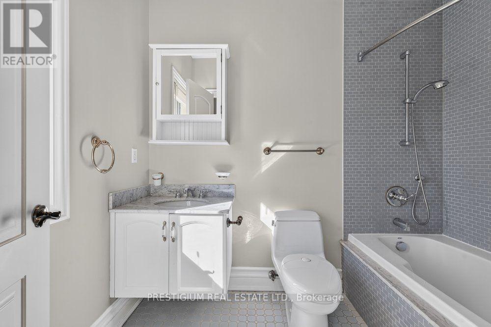 110 Munro Boulevard, Toronto, ON photo 35