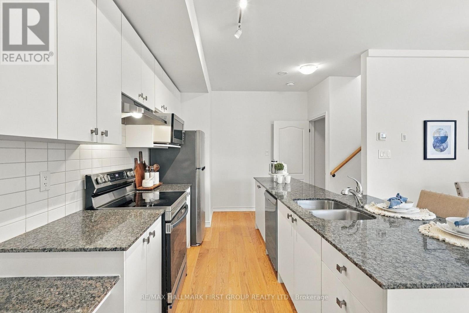 33- 9 Clintwood Gate, Toronto, ON photo 6