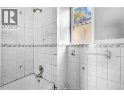 2379 George, Windsor, ON N8W4M3 Photo 23