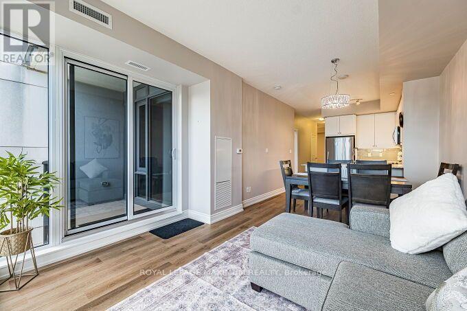 219B- 9600 Yonge Street, Richmond Hill, ON photo 37