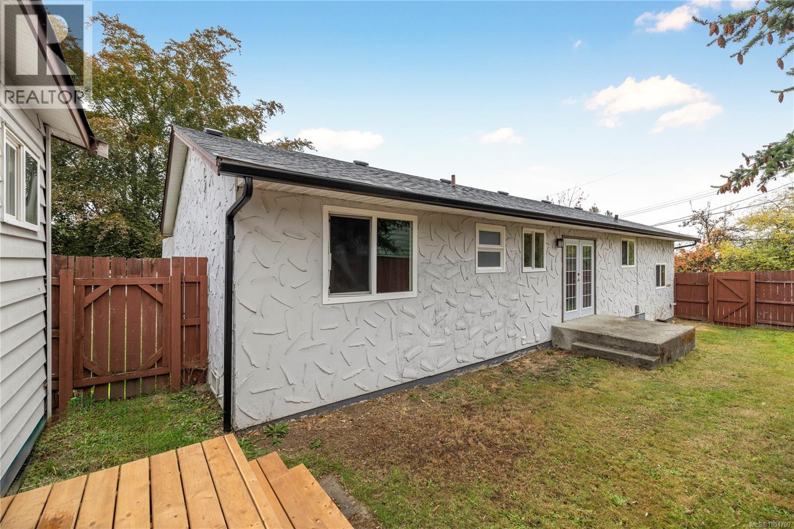 555 Weber St - 10