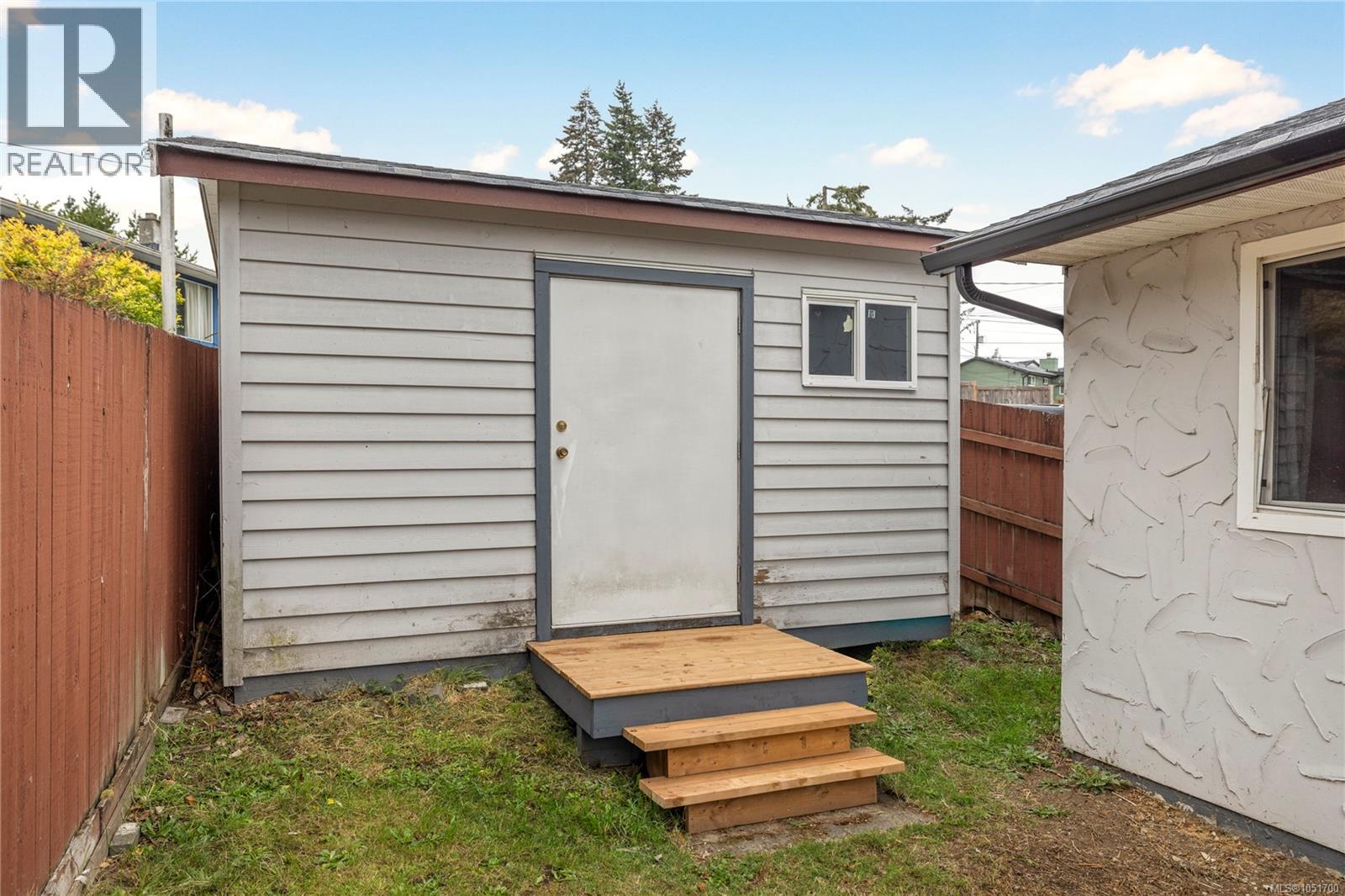 555 Weber St - 11