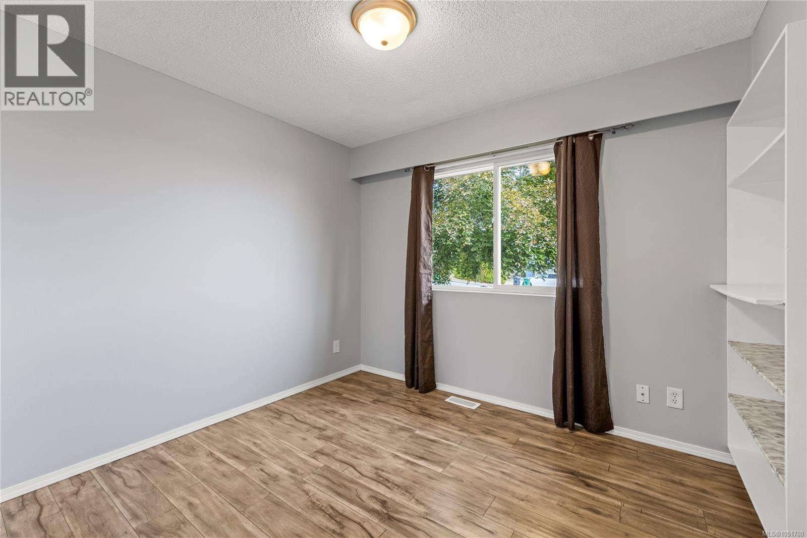 555 Weber St - 18
