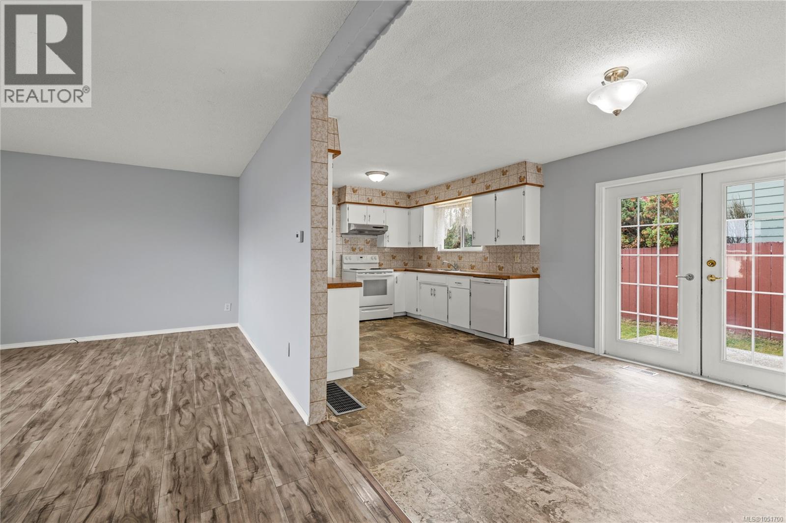 555 Weber St - 19