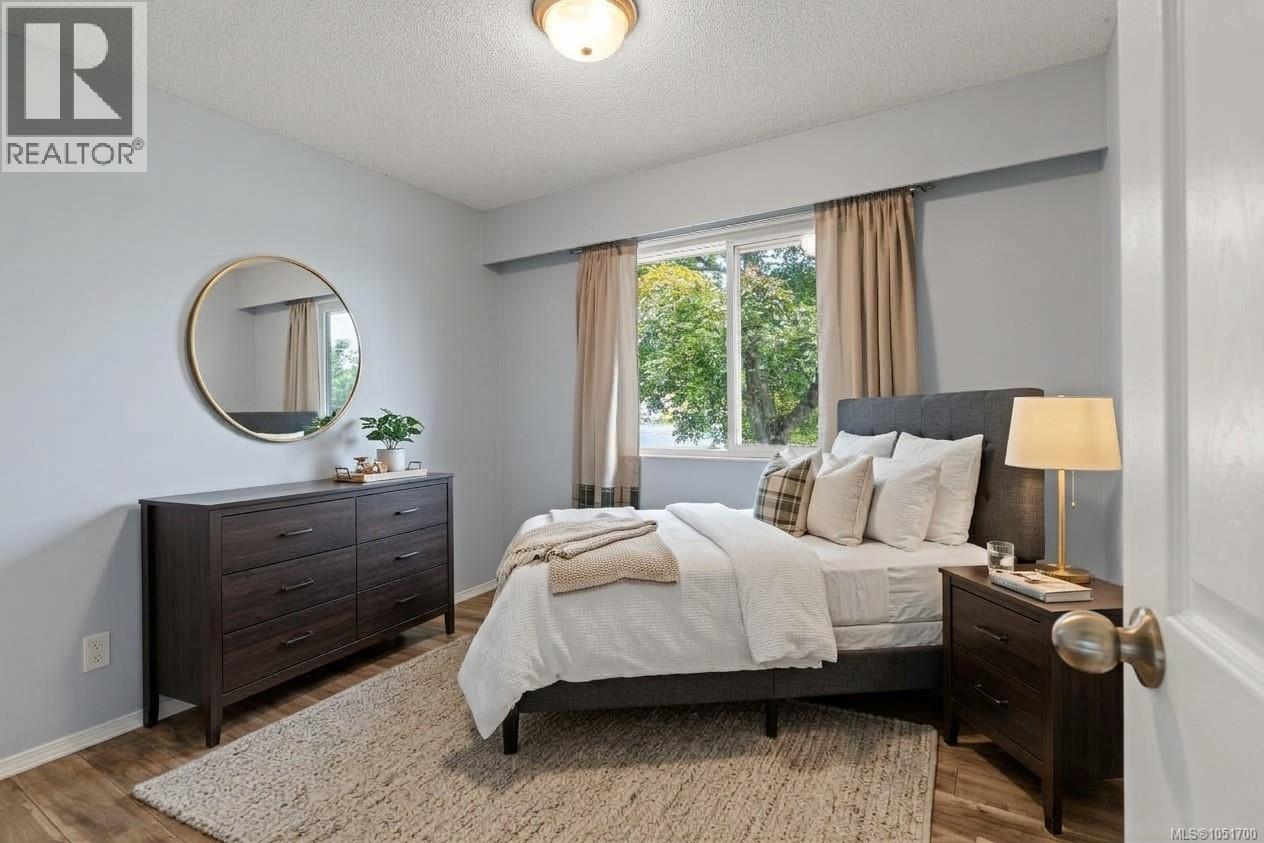 555 Weber St - 23