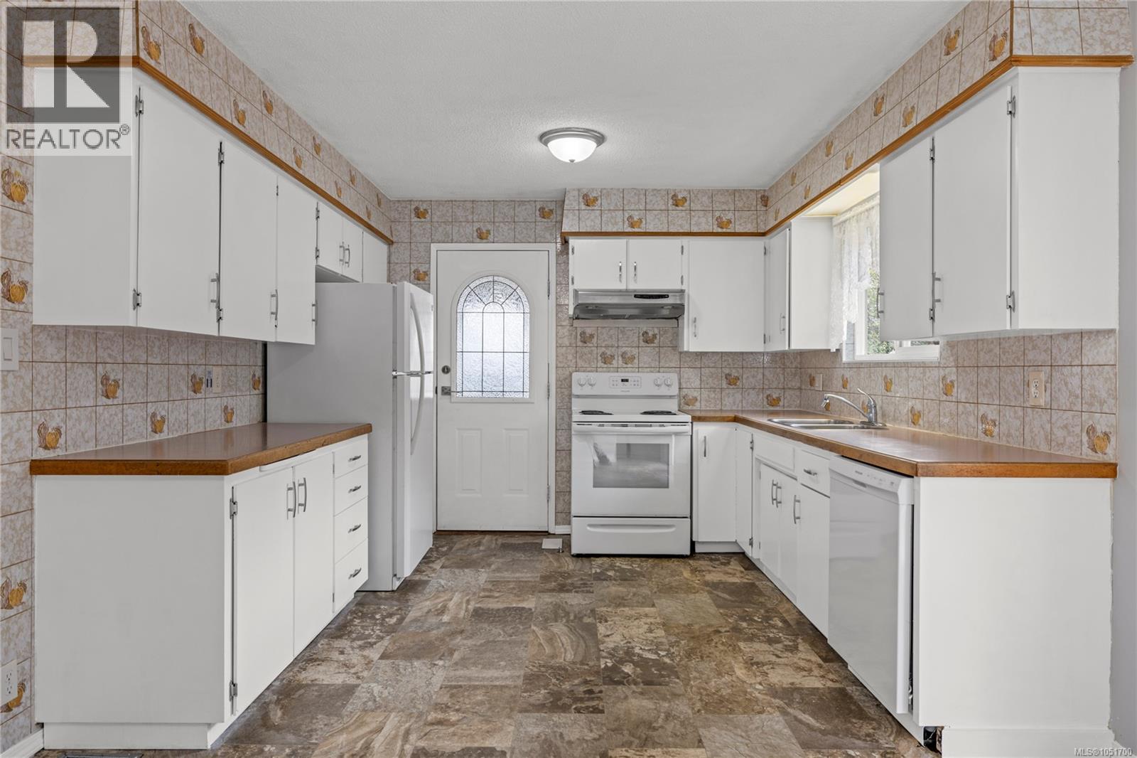 555 Weber St - 4