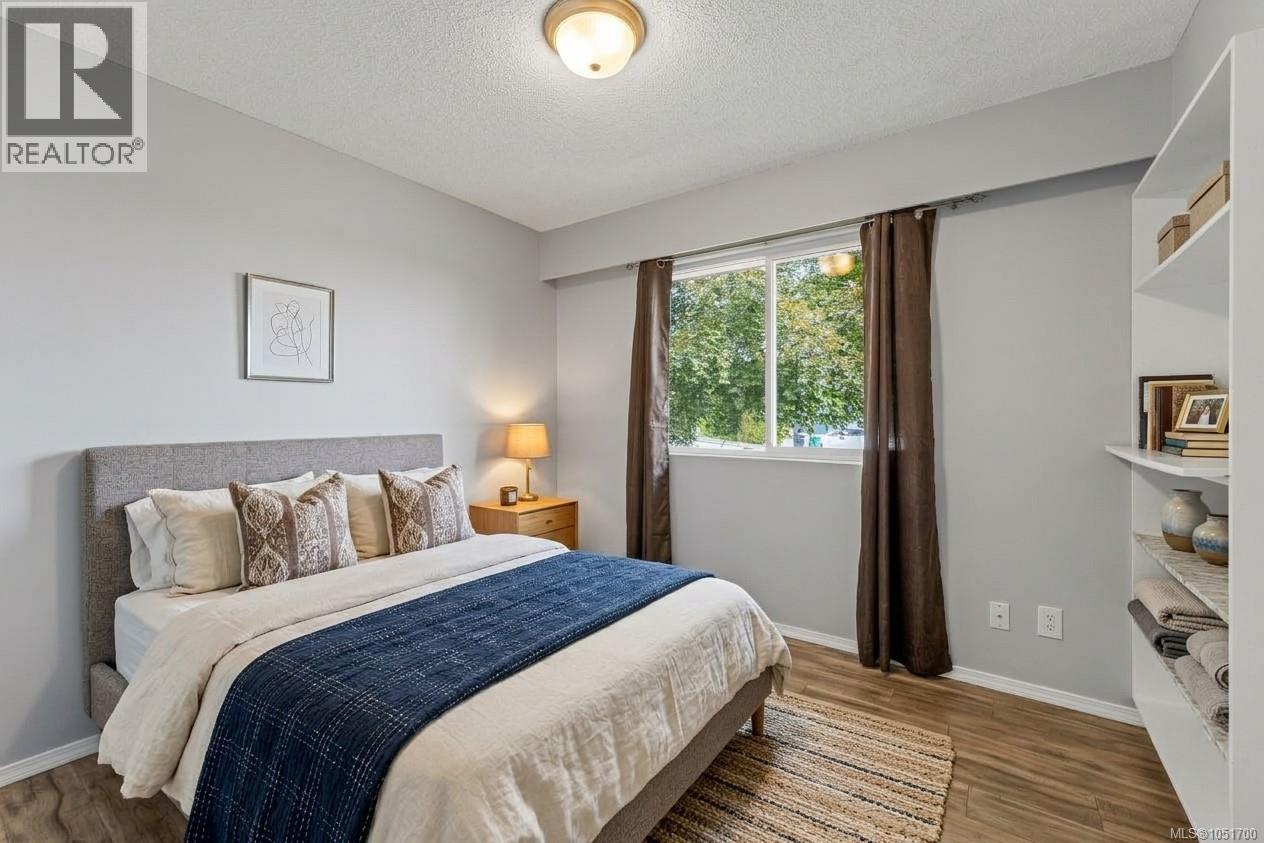 555 Weber St - 6