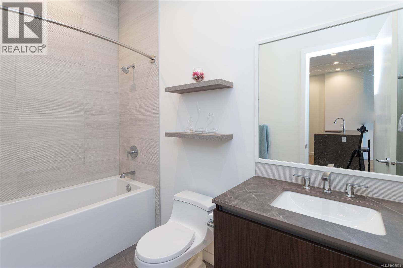 1504 2000 Hannington Road, Langford