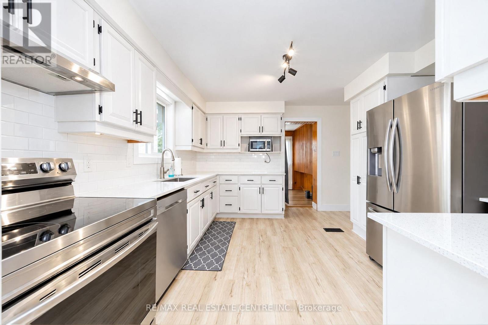 30 COWAN Avenue, London South, ON photo 13
