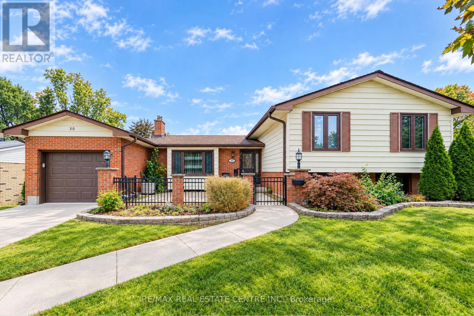 30 COWAN Avenue, London South, ON photo 6