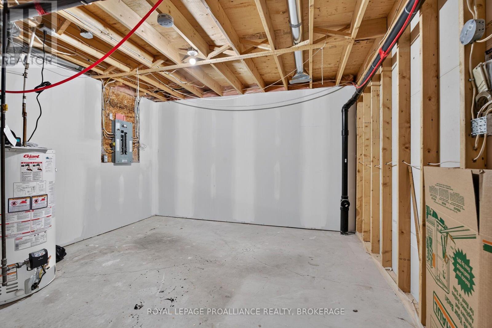 1132 HALIFAX DRIVE - 40