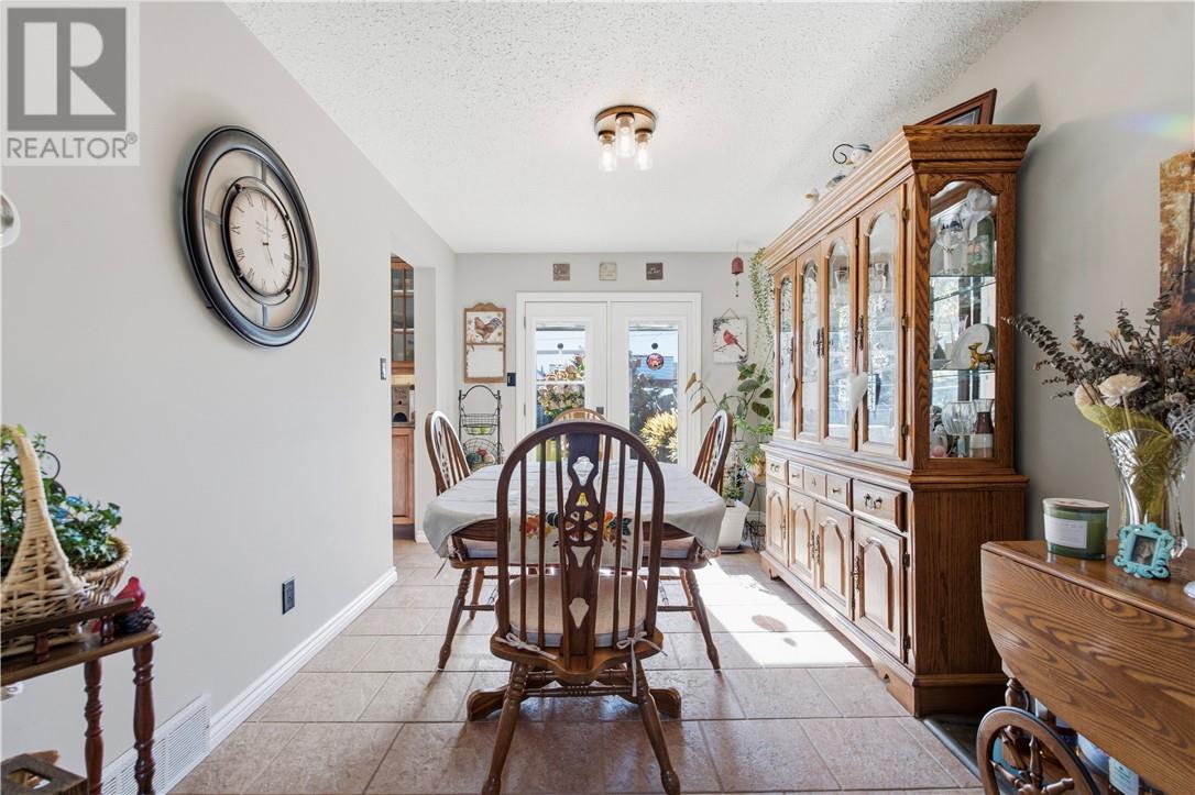 33 Elmhurst Court - 12