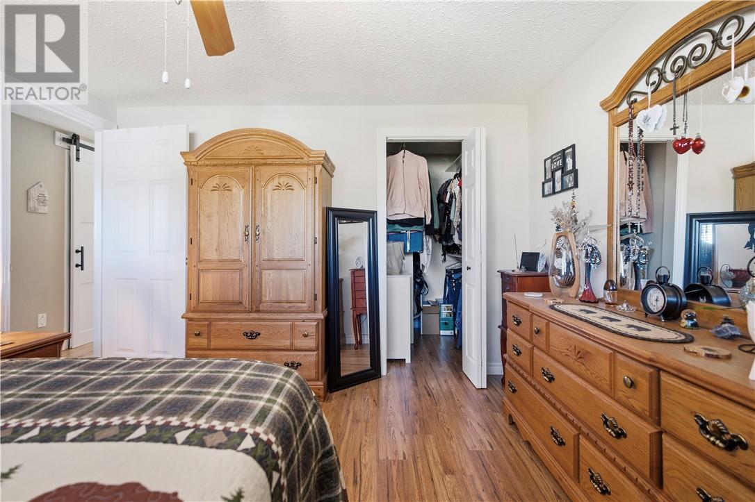33 Elmhurst Court - 17
