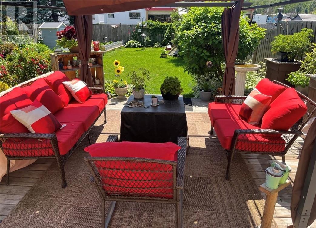33 Elmhurst Court - 36