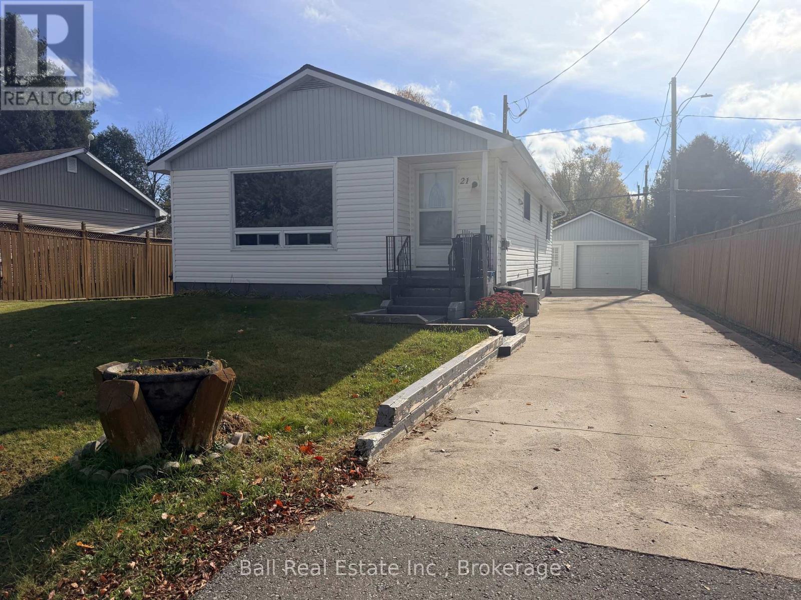 21 Larch Street, Highlands East, ON photo 1