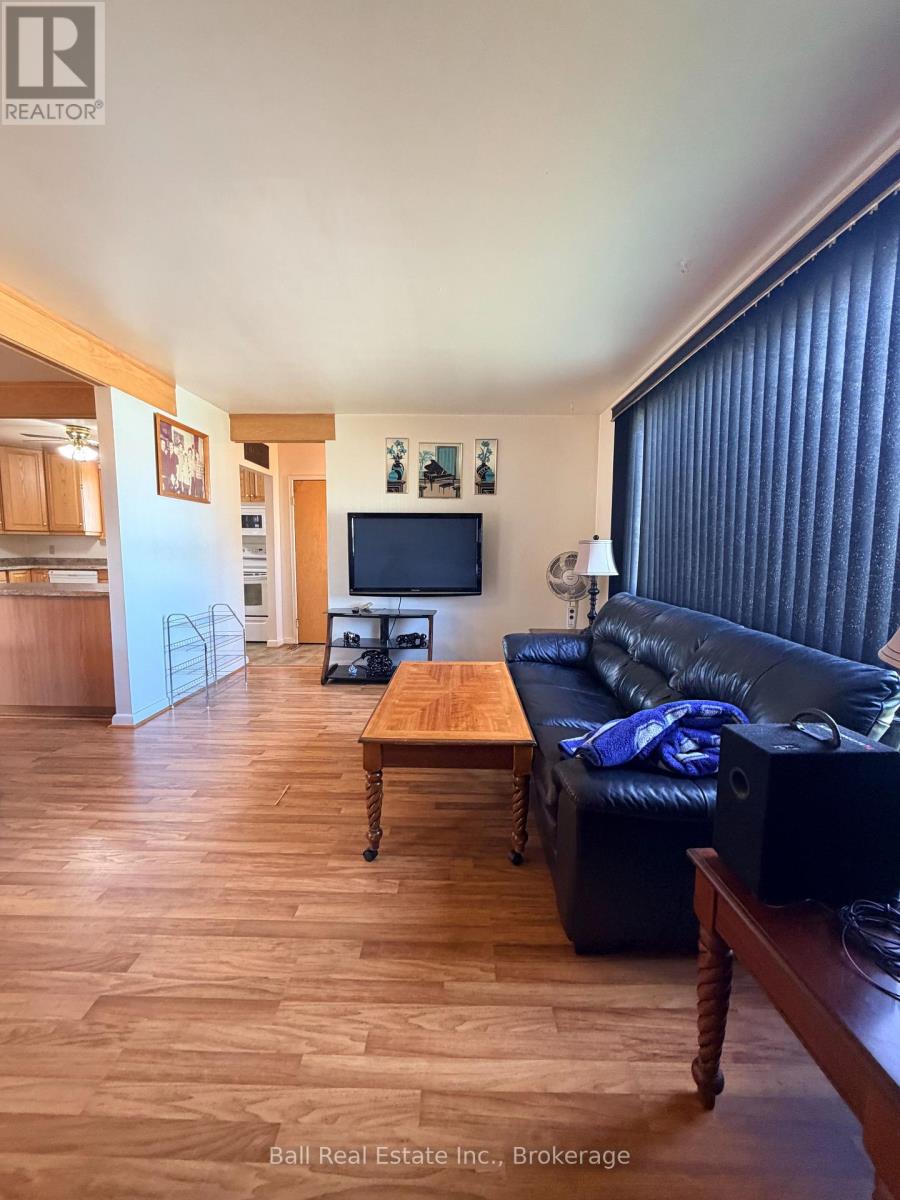 21 Larch Street, Highlands East, ON photo 6