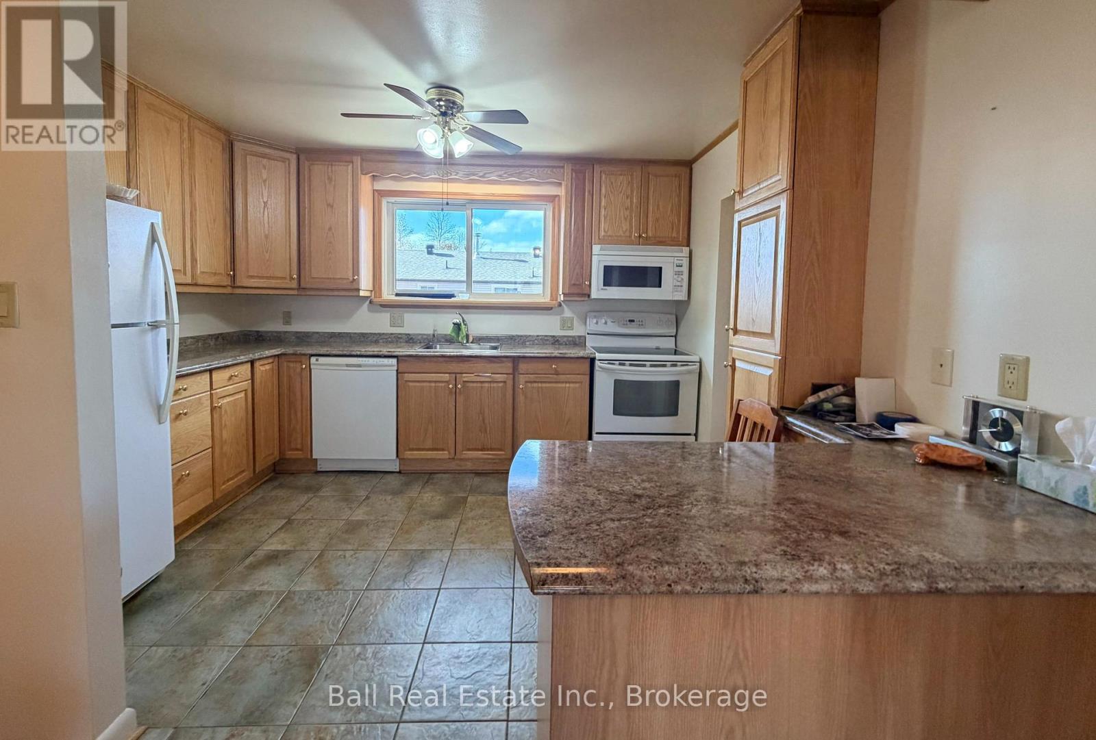 21 Larch Street, Highlands East, ON photo 9