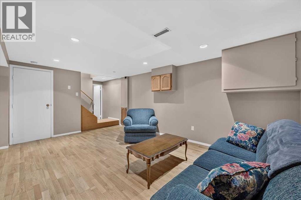 8331 33 Avenue NW, Calgary — photo 36