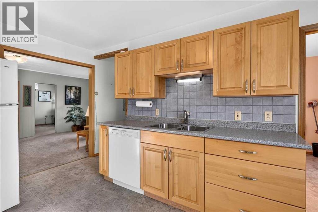 4339 70 Street NW, Calgary — photo 15