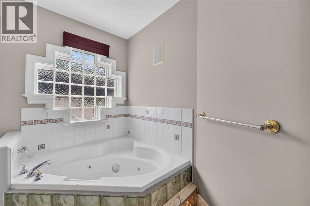 4418 20 Avenue NW, Calgary — photo 28