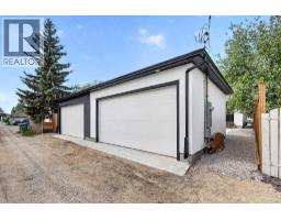 8519 48 Avenue Nw, Calgary, AB T3B2B1 Photo 50
