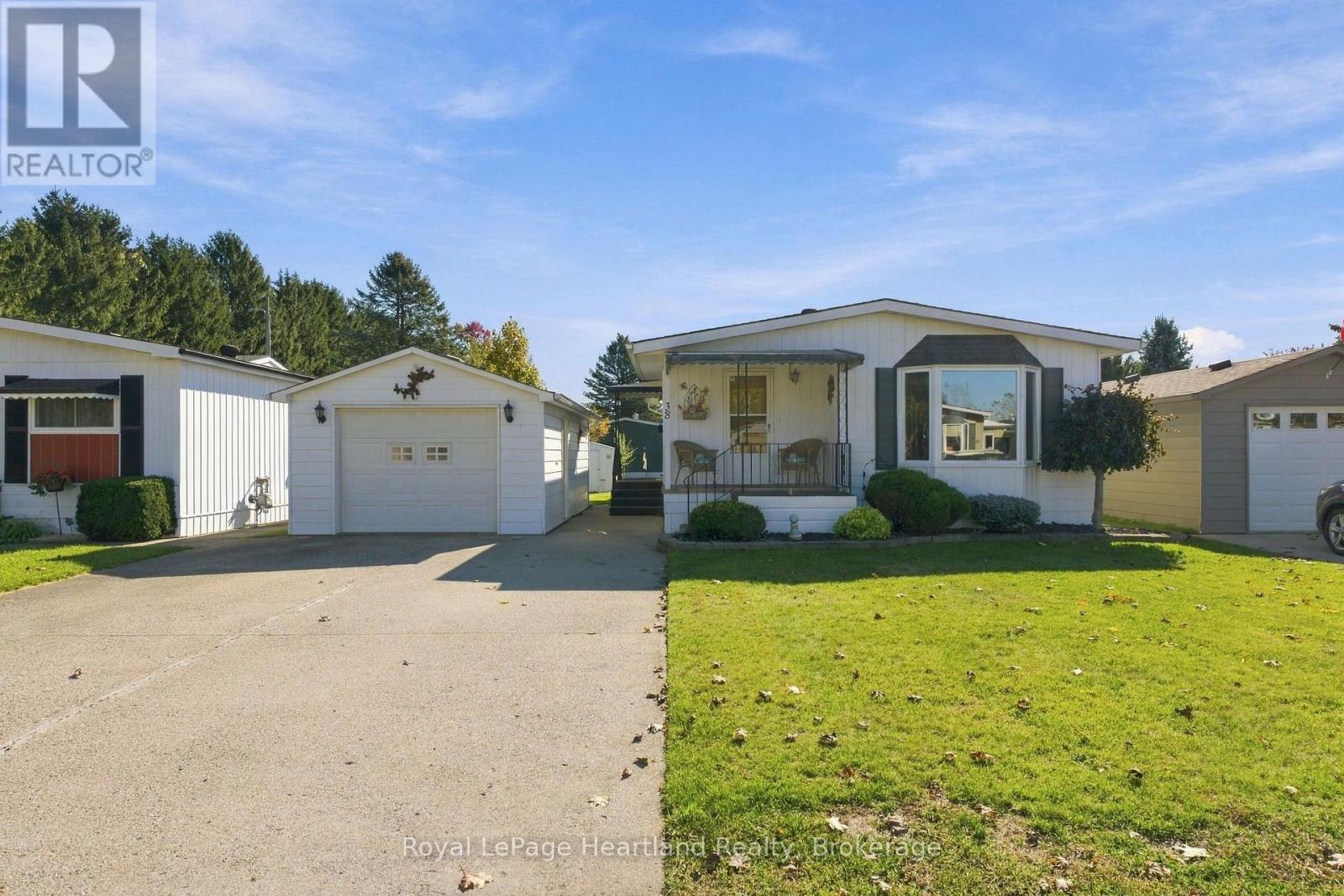 38 MILLER STREET, Strathroy-Caradoc (SW)