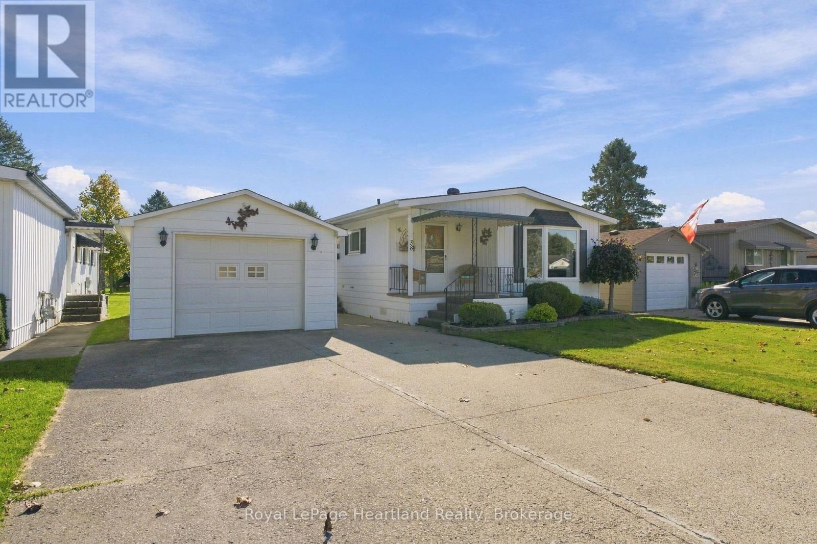 38 MILLER STREET, Strathroy-Caradoc (SW) — photo 3